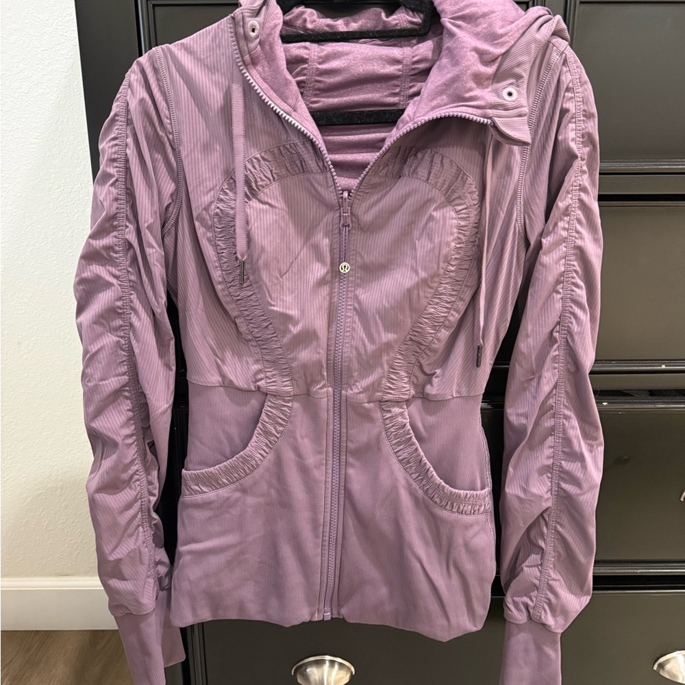 Lululemon Athletica Purple Sweatshirt with High Collar and Fitted Silhouette